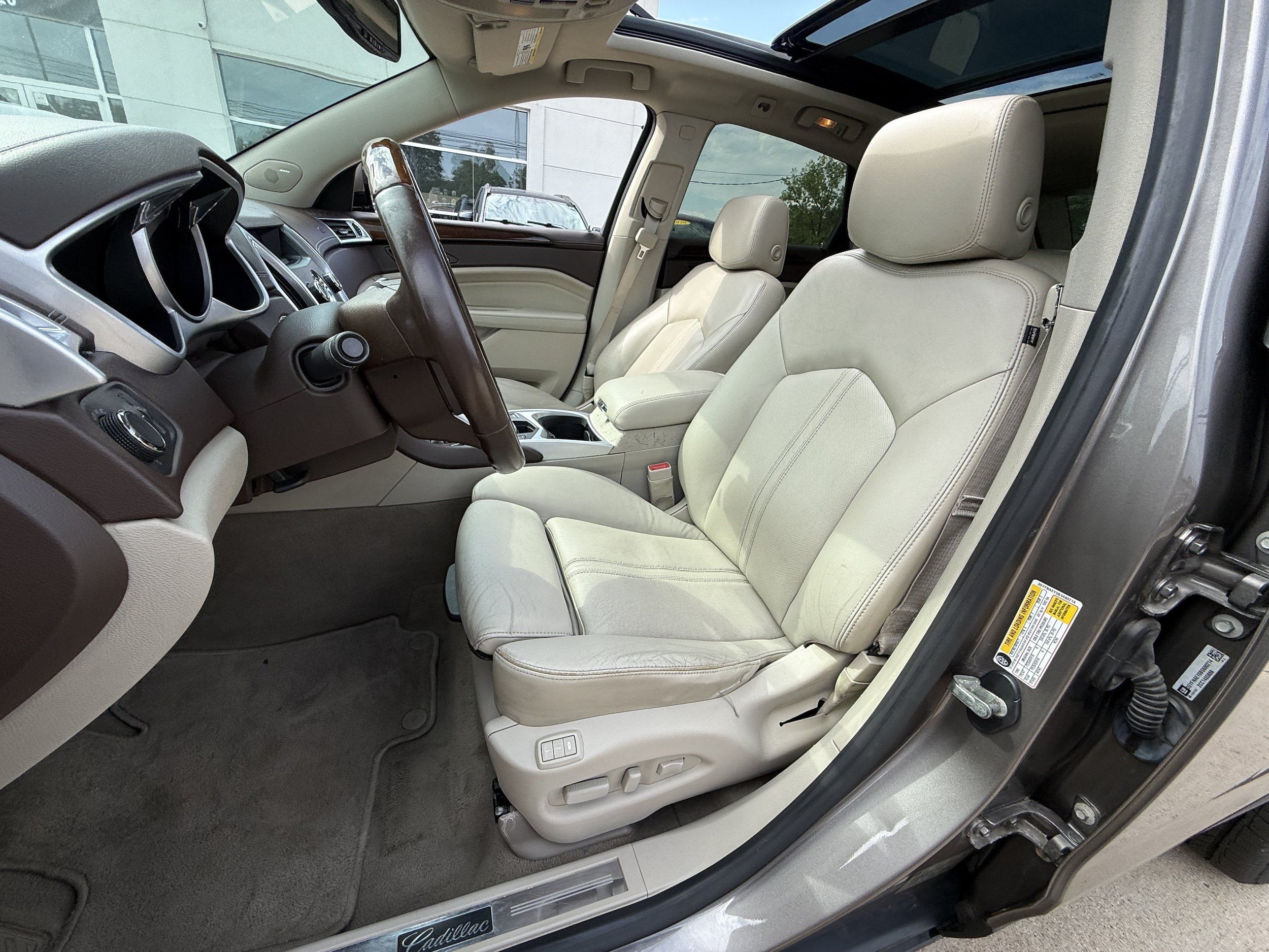 Used 2011 Cadillac SRX Luxury FWD image 10