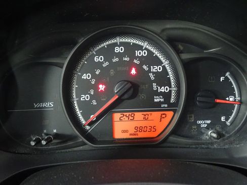 Used 2015 Toyota Yaris L image 18