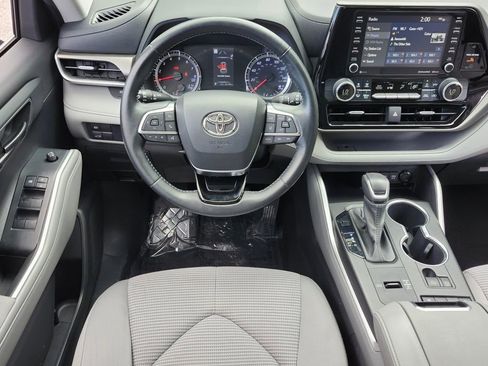 Used 2021 Toyota Highlander LE image 8