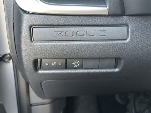 Used 2025 Nissan Rogue S image 32