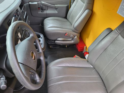 Used 2021 GMC Savana 3500 w/ Power Convenience Package RWD image 11