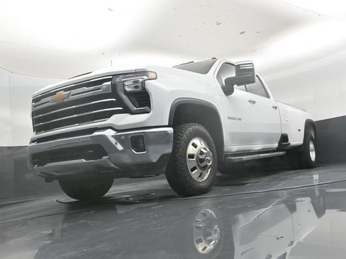 Used 2025 Chevrolet Silverado 3500 LTZ w/ LTZ Plus Package AWD/4WD image 44