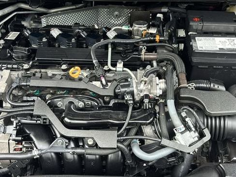 Used 2025 Toyota Corolla SE FWD image 33