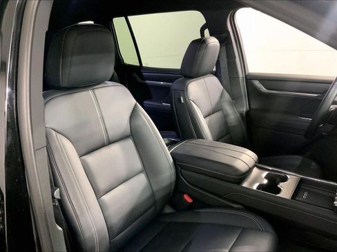 Used 2026 GMC Acadia Elevation w/ Elevation Premium Package FWD image 7