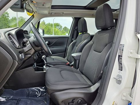 Used 2023 Jeep Renegade Altitude w/ Sun/Sound Group AWD/4WD image 13