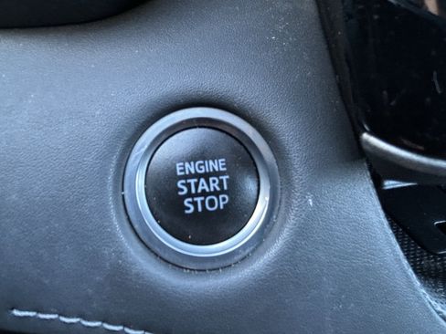 Used 2020 Toyota Highlander XLE AWD/4WD image 32