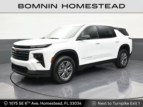 Used 2024 Chevrolet Traverse LS FWD image 1