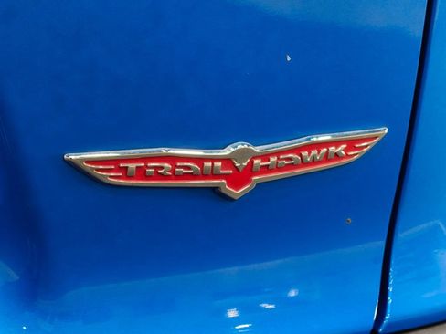 Used 2020 Jeep Cherokee Trailhawk AWD/4WD image 65