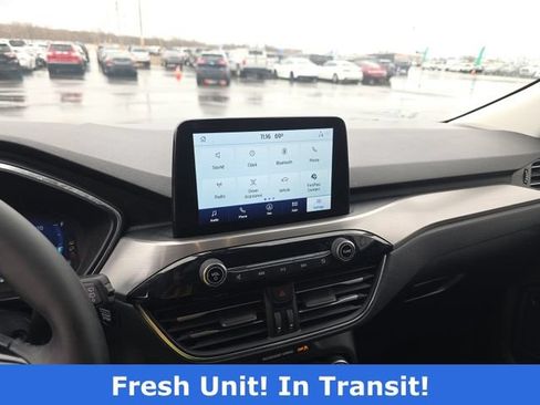 Used 2022 Ford Escape Titanium AWD/4WD image 9
