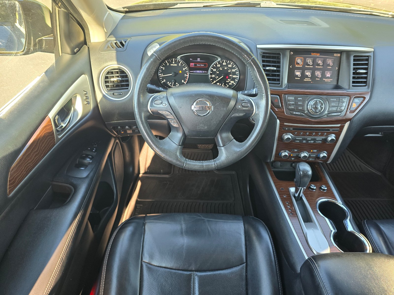 Used 2017 Nissan Pathfinder Platinum FWD image 14