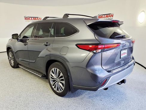 Used 2021 Toyota Highlander Platinum image 2