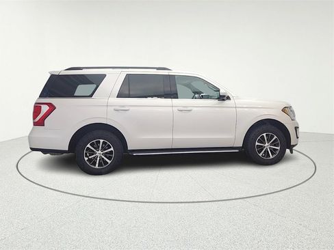 Used 2019 Ford Expedition XLT w/ Equipment Group 202A image 8