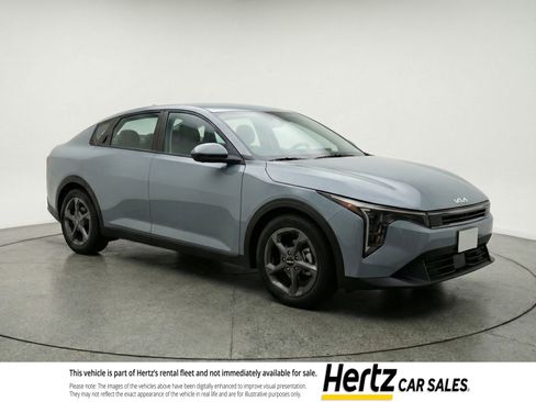Used 2025 Kia K4 LXS image 1