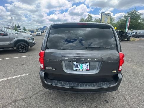 Used 2018 Dodge Grand Caravan SE image 4
