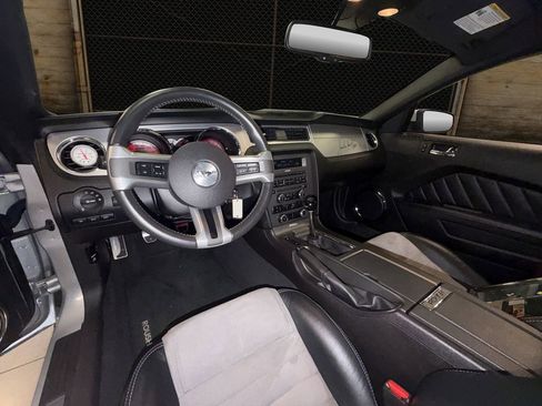 Used 2010 Ford Mustang GT Premium image 5