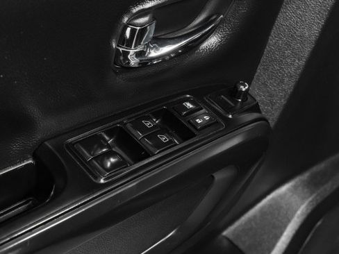 Used 2019 Nissan Titan SL w/ Midnight Edition image 41