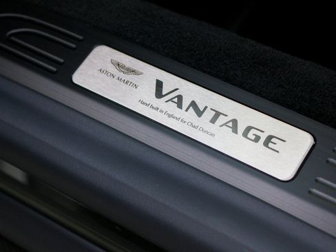 Used 2021 Aston Martin V8 Vantage Coupe RWD image 9
