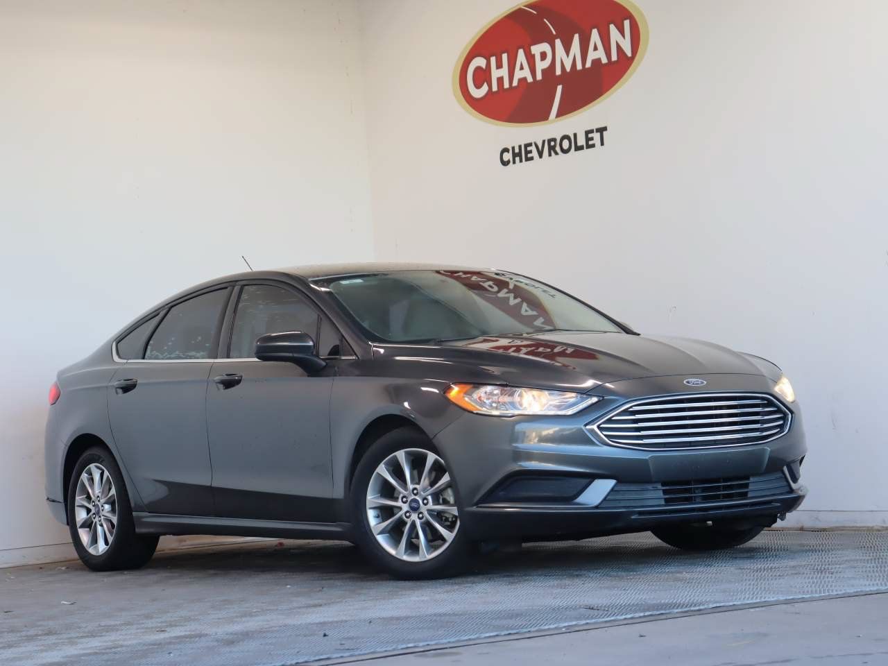 Used 2017 Ford Fusion SE FWD image 1