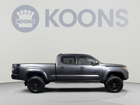 Used 2022 Toyota Tacoma SR5 AWD/4WD image 8