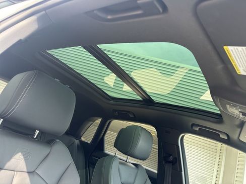 Used 2025 Audi Q3 2.0T Premium w/ Convenience Package AWD/4WD image 18