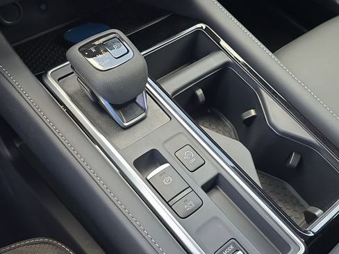 New 2026 Nissan Pathfinder SL FWD image 26