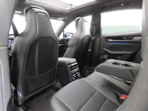 Certified 2025 Porsche Macan Electric RWD image 45