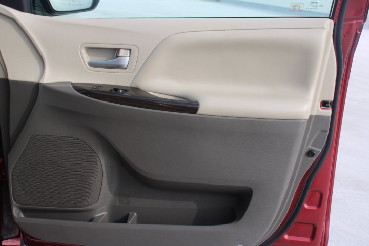 Used 2017 Toyota Sienna XLE Premium FWD image 21