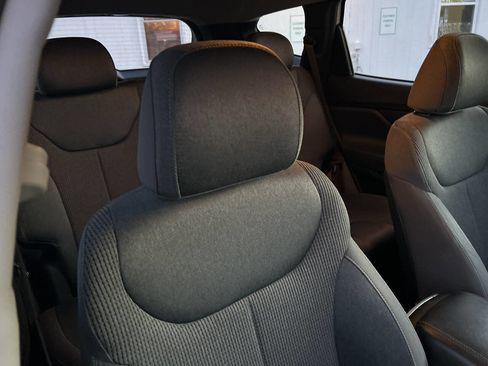 Used 2019 Hyundai Santa Fe SE image 32