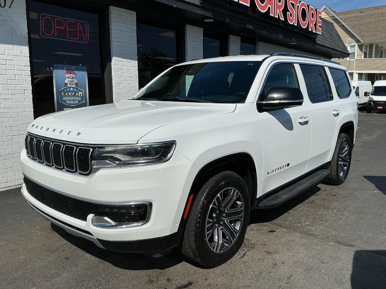 Used 2024 Jeep Wagoneer Series II w/ Flexible Seating Group RWD image 2