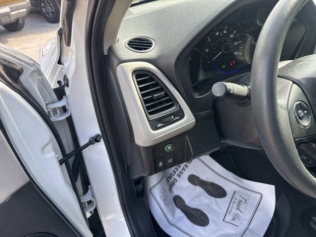 Used 2018 Honda HR-V LX image 12