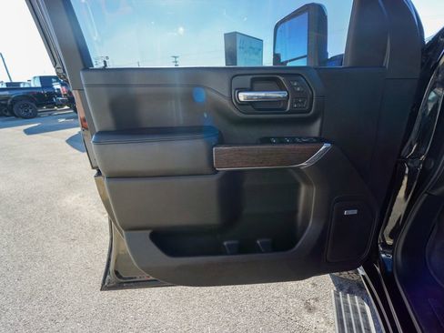 Used 2022 GMC Sierra 3500 Denali image 16