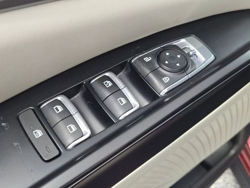 Used 2024 Kia Carnival LX image 24