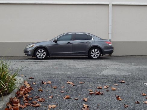 Used 2010 Honda Accord EX-L image 6
