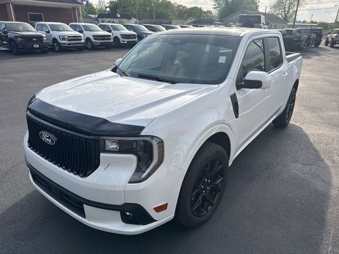 Used 2025 Ford Maverick Lobo image 2