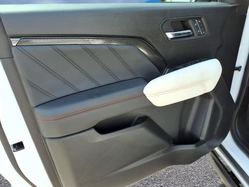 Used 2024 GMC Canyon AT4X AWD/4WD image 11