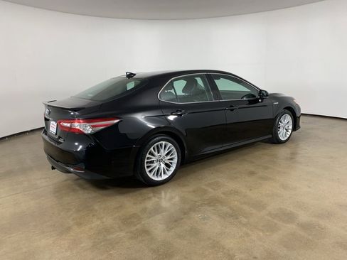 Used 2020 Toyota Camry XLE FWD image 8