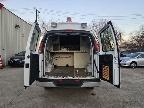 Used 2000 GMC Savana 3500 Extended RWD image 10