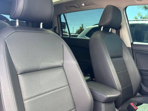 Used 2020 Volkswagen Tiguan SEL AWD/4WD image 11