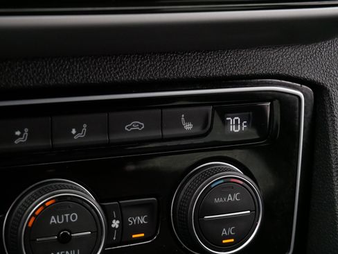 Certified 2023 Volkswagen Atlas Cross Sport SE w/ Panoramic Sunroof Package AWD/4WD image 28