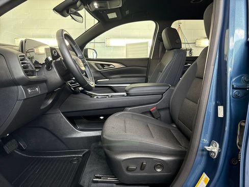 Used 2025 Chevrolet Traverse LT w/ Driver Confidence Package AWD/4WD image 13