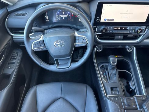 Used 2025 Toyota Grand Highlander AWD image 18