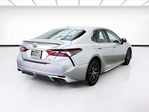 Used 2022 Toyota Camry SE FWD image 4
