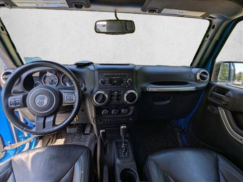 Used 2015 Jeep Wrangler Unlimited Sahara w/ Max Tow Package AWD/4WD image 11