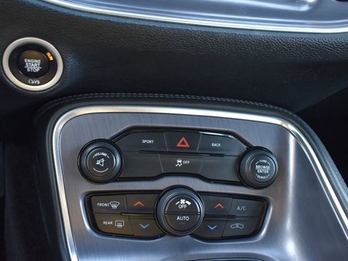 Used 2016 Dodge Challenger SXT image 19