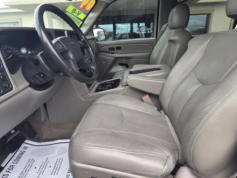 Used 2004 GMC Sierra 2500 SLT w/ Skid Plate Package image 15