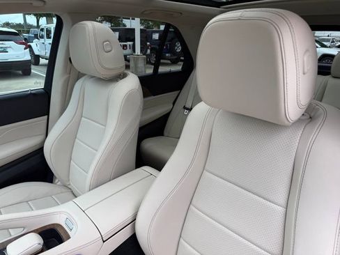 Used 2024 Mercedes-Benz GLE 350 4MATIC w/ AMG Line Exterior image 13