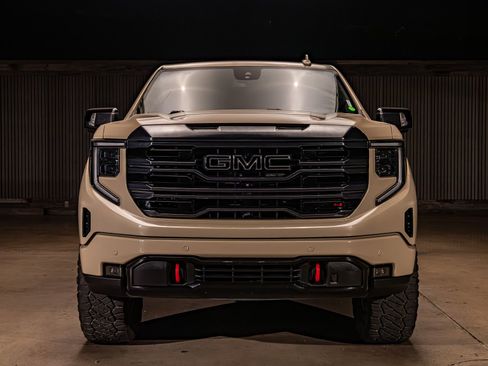 Used 2023 GMC Sierra 1500 AT4 w/ AT4 Preferred Package AWD/4WD image 2