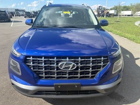 Used 2021 Hyundai Venue SEL FWD image 3