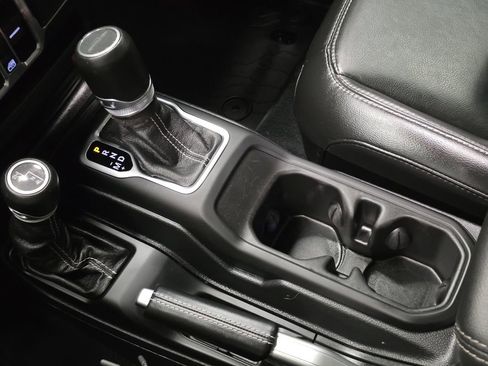 Used 2020 Jeep Gladiator Overland image 36