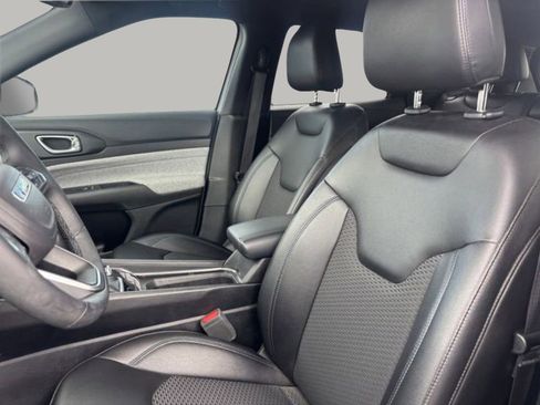 Certified 2024 Jeep Compass Latitude AWD/4WD image 15